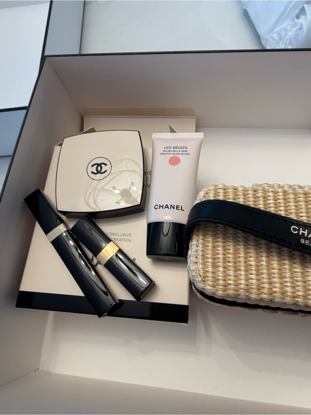 CHANEL  LES BEIGES
Summer Essentials, Limited Edition - Picture 2 of 7